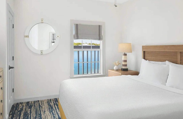 Hyatt Beach House! Quiet Key West Location! Sleeps 6 in Key West