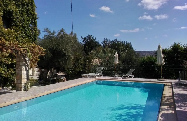 Ideal small family, traditional village close to beaches