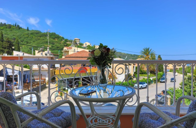 Kassiopi Home: Modern, Shared Pool, A/C, Wi Fi, near beach