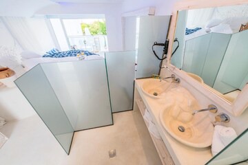 Kouros Home and Suites - Suite with private pool