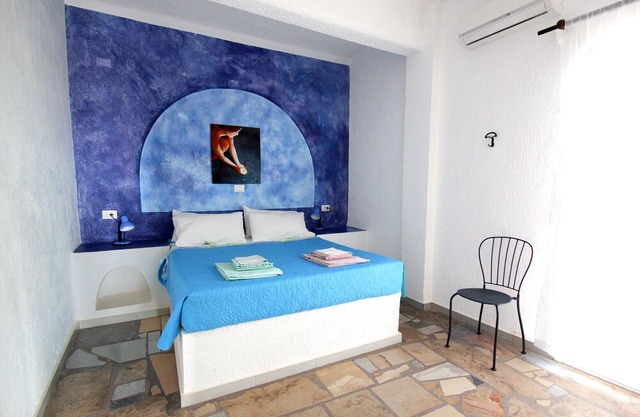 La Luna Blu "Owl" apartment, sea view, 500 meters from the beach