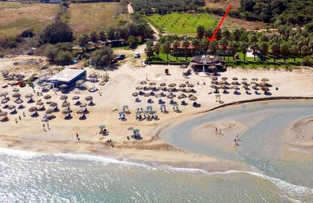 LA PALMA APARTMENTS 6, a beachfront paradise!
