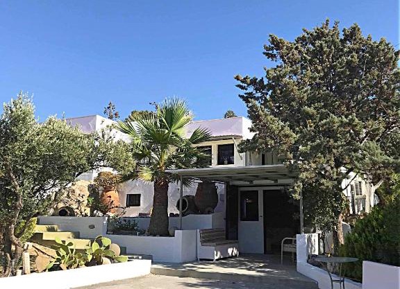 Luxury brand new flat in Karteros villa estate