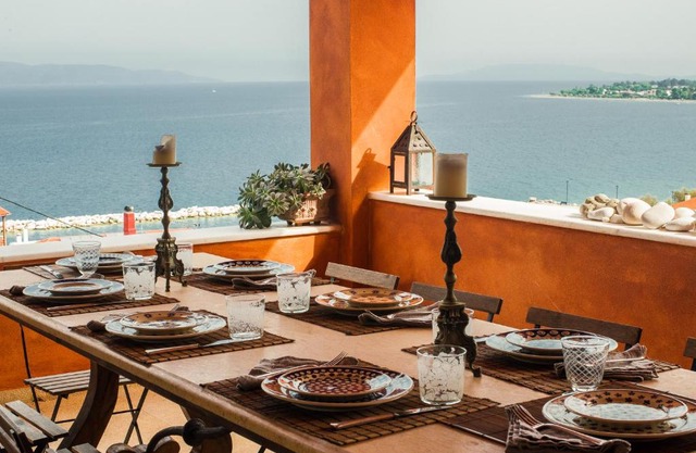 Luxury Hilltop Villa 200m from the Beach