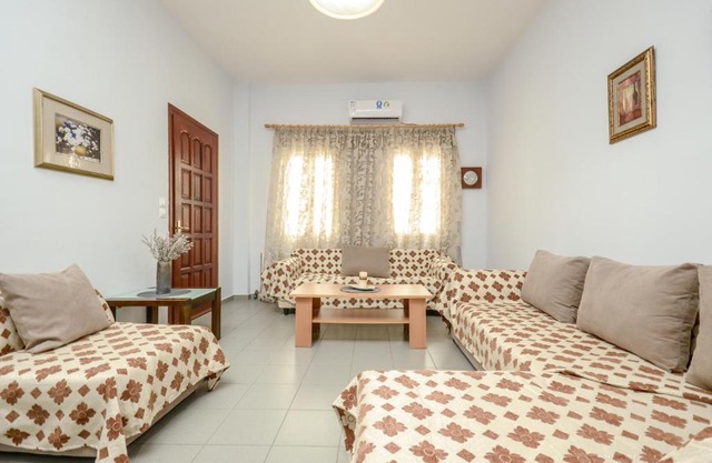 NAXOS HOUSE