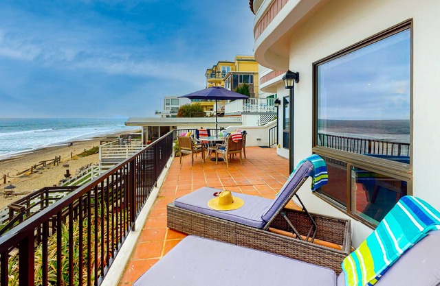 Oceanfront Condo Overlooking Pacific w/Private W/D, Free WiFi, Deck, & Patio in Carlsbad