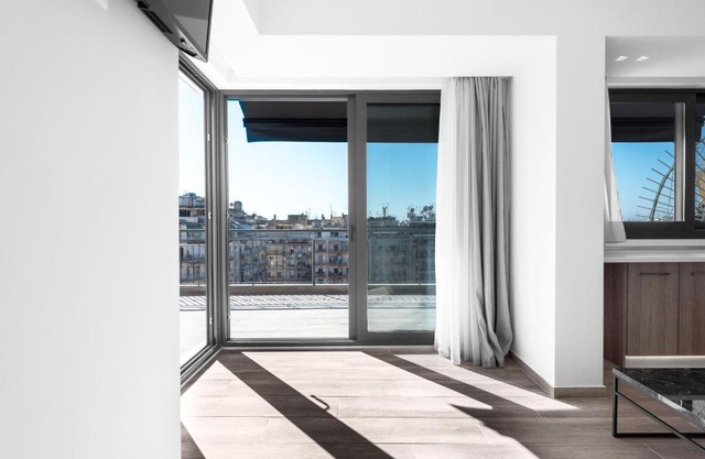 Penthouse Level 8, Nilie Hospitality MGMT