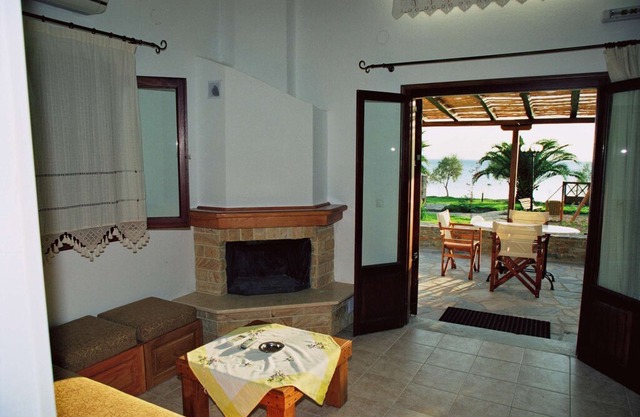 Quiet Beachside Spacious Bungalows + Amazing Seaview + Pool