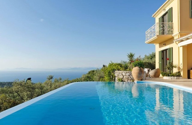 R 248 3 bedroom Grand Villa with Private Pool and BBQ, Ionian Sea Views Breakfast Inc