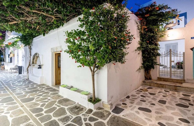 Room 3 @ Pelican Paros in the Old Town!