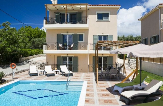 Rose Villa: Large Private Pool, Sea Views, A/C, WiFi