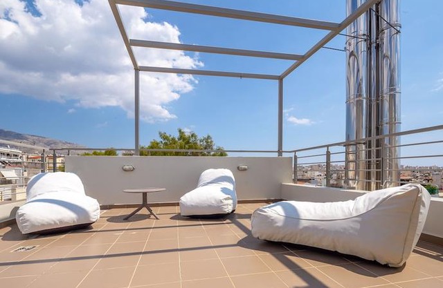 Solon - Deluxe City Center Apartment