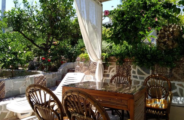 Spaceful apartment with veranda n garden