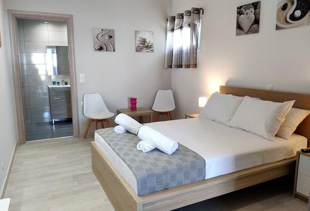Studio & Apartment by the Beach