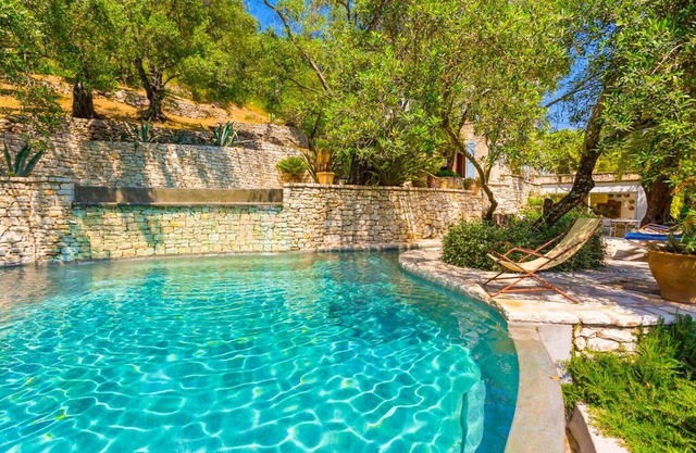 The Olive Press - Agni Bay: Large Private Pool, Walk to Beach, Sea Views, A/C