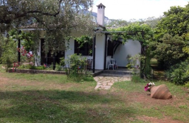 Traditional Villa with Wifi and Air Conditioning at only 150m from the Beach !