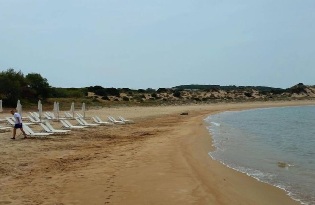 Romanos Beach Villas 