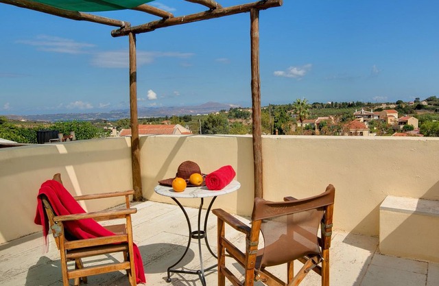 Vamos Villa, Sleeps 2 with Pool, Air Con and WiFi