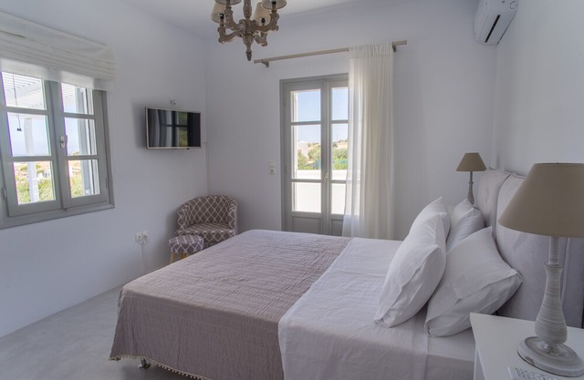 Villa Agia Irini Cove 3 with common pool for only 3 villas