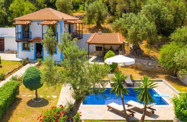 Villa Glysteri: Large Private Pool, Walk to Beach, A/C