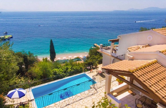 Villa Kerkyroula: Large Private Pool, Walk to Beach, Sea Views, A/C, WiFi