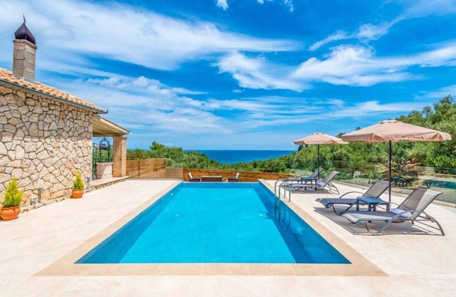 Villa Marathonisi with private pool