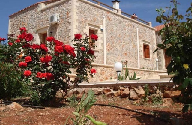 VIOLA SUITES,VILLA 6 with shared pool