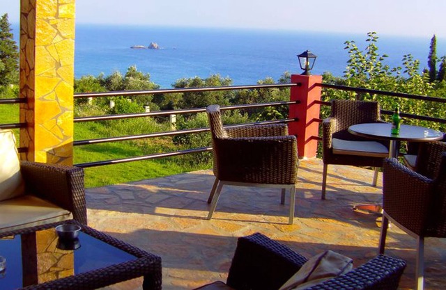 Well located Apartments in Corfu with Swimming Pool on Pelekas Beach