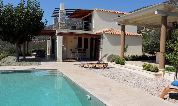 Kilada House | 100 m² House ∙ 3 bedrooms ∙ 8 guests