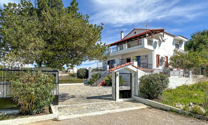 Theologos House | 106 m² House ∙ 3 bedrooms ∙ 6 guests