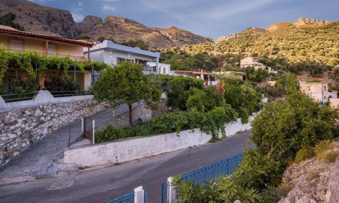 Rodakino House | 110 m² House ∙ 2 bedrooms ∙ 5 guests