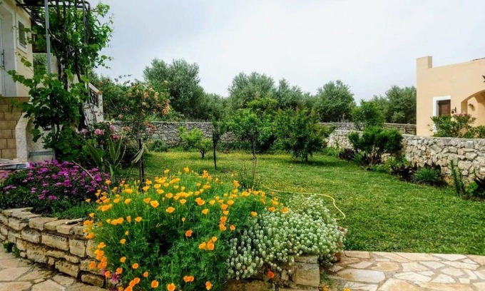 Monopari House | 120 m² House ∙ 3 bedrooms ∙ 5 guests