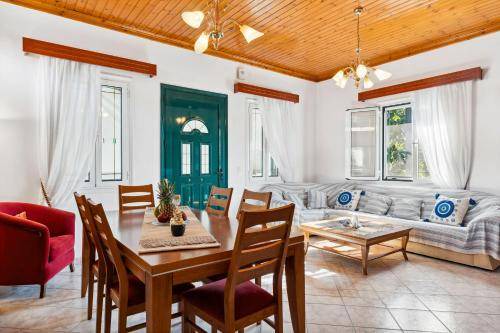Vournikas House | 120 m² House ∙ 3 bedrooms ∙ 7 guests