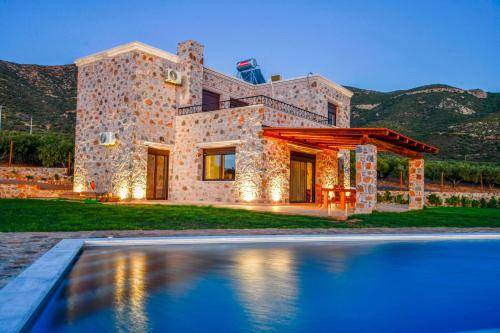 Livadia Villa | 120 m² Villa ∙ 3 bedrooms ∙ 6 guests