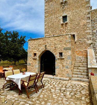 Omales House | 130 m² House ∙ 2 bedrooms ∙ 4 guests
