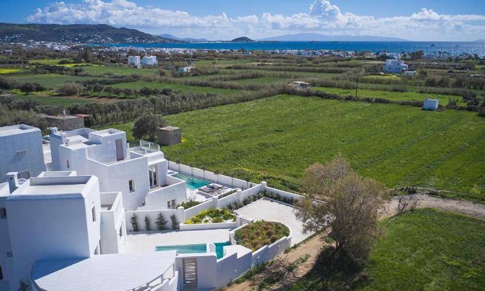Plaka Resort | 130 m² Resort ∙ 4 bedrooms ∙ 16 guests
