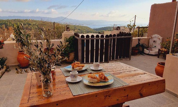 Monolithos House | 135 m² House ∙ 3 bedrooms ∙ 10 guests