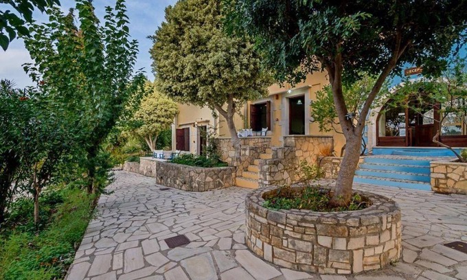 Douliana Apartment | 140 m² Apartment ∙ 6 bedrooms ∙ 13 guests