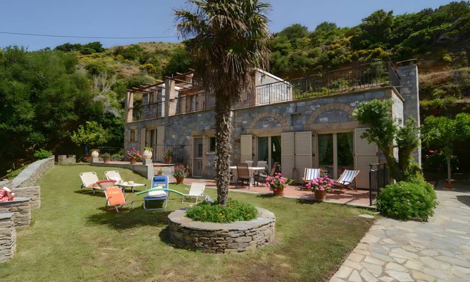 Andros House | 140 m² House ∙ 3 bedrooms ∙ 6 guests