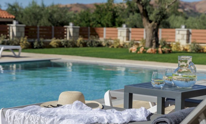 Achlades Villa | 140 m² Villa ∙ 4 bedrooms ∙ 10 guests