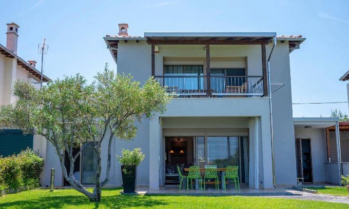 Haniotis Villa | 140 m² Villa ∙ 4 bedrooms ∙ 7 guests