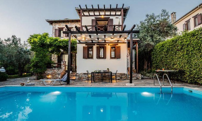 Koropi Villa | 150 m² Villa ∙ 3 bedrooms ∙ 6 guests