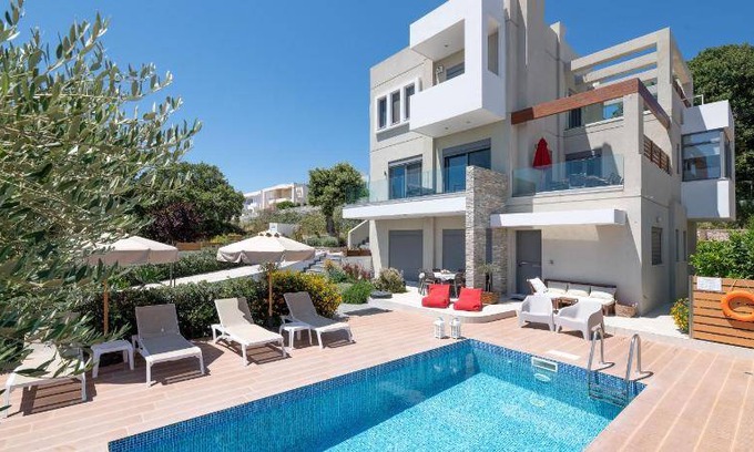 Rhodes Town Villa | 150 m² Villa ∙ 4 bedrooms ∙ 8 guests