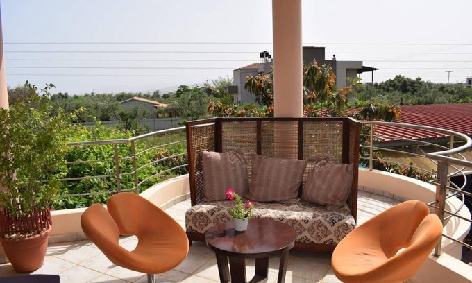 Perivolia Villa | 152 m² Villa ∙ 3 bedrooms ∙ 7 guests