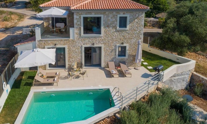 Antipata Villa | 158 m² Villa ∙ 3 bedrooms ∙ 7 guests