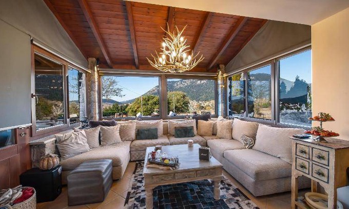 Arachova House | 160 m² House ∙ 4 bedrooms ∙ 8 guests