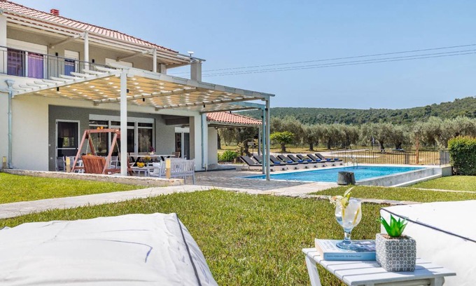 Alikias House | 160 m² House ∙ 4 bedrooms ∙ 10 guests
