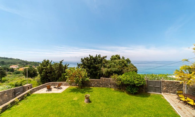 Paramonas Villa | 160 m² Villa ∙ 2 bedrooms ∙ 4 guests