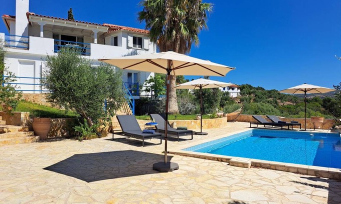 Grizokambos House | 170 m² House ∙ 3 bedrooms ∙ 8 guests