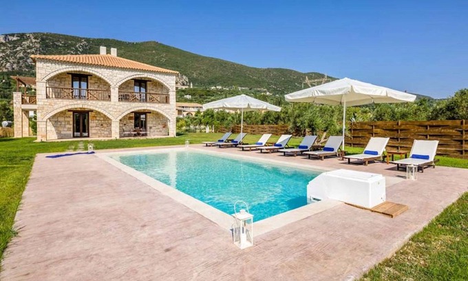 Alykes Villa | 170 m² Villa ∙ 4 bedrooms ∙ 8 guests